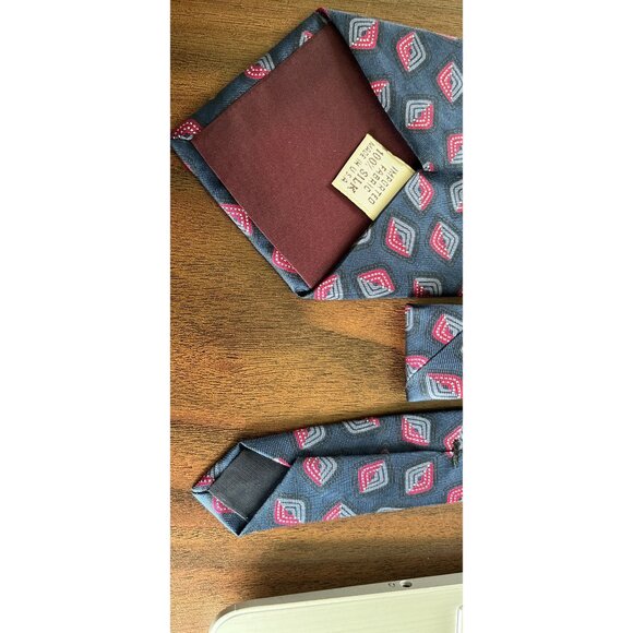 Vintage Men’s Nino Cerruti Abstract Tie Handmade All 100% Silk Navy Red Squares - Picture 5 of 6